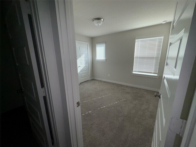 Building Photo - 16628 Sterling Clf St