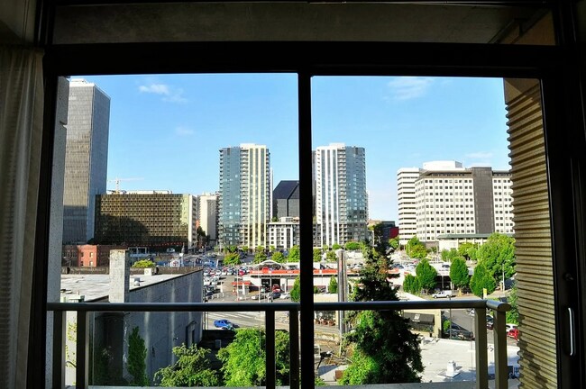 Building Photo - 900 Lenora St