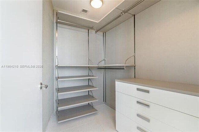 Building Photo - 18555 Collins Ave