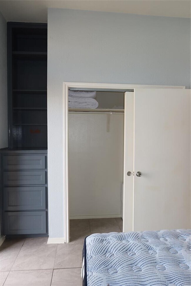 Building Photo - 2802 Nueces St