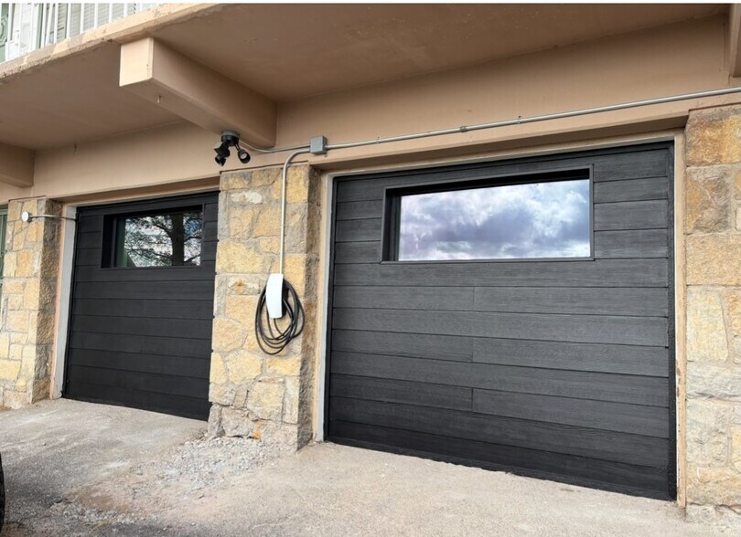 Building Photo - 2924 Piedmont Dr