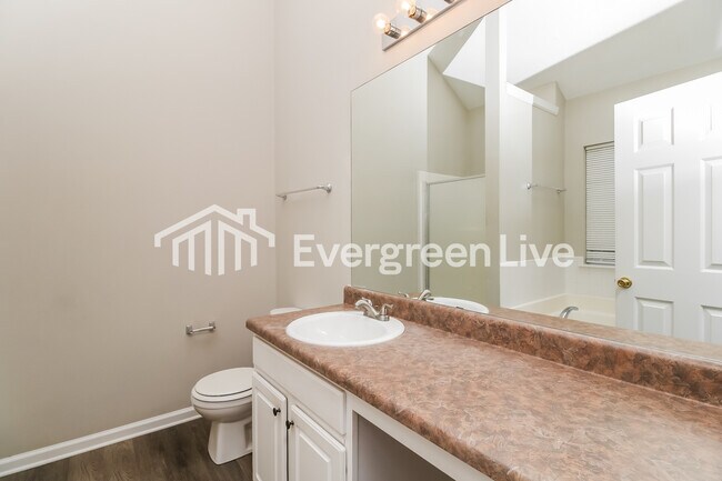 Building Photo - 270 Greenway Dr