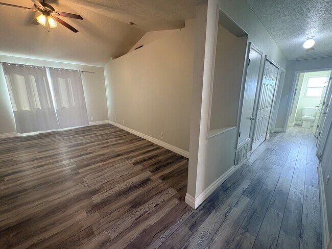 Building Photo - 4049 Montreal Loop NE