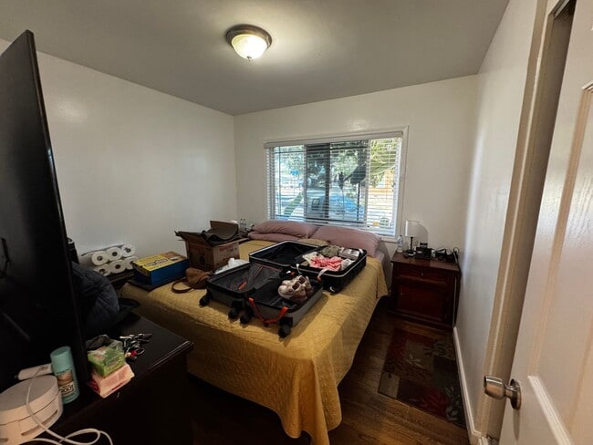 Building Photo - Three Bedroom Pool Home for Rent in Downey!