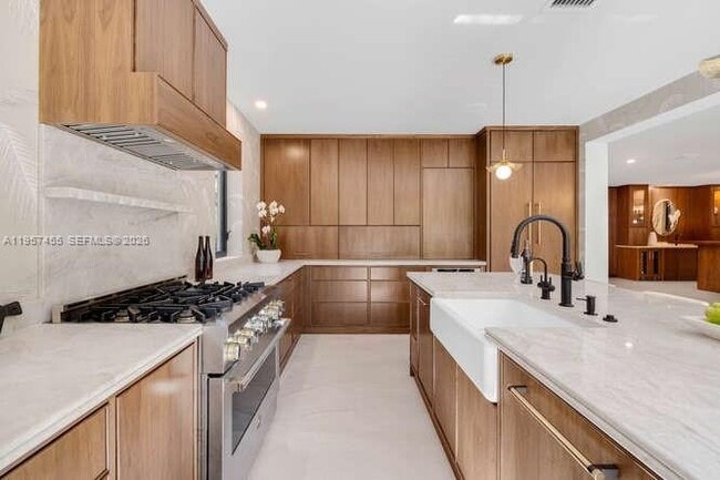 Building Photo - 2330 Overbrook St