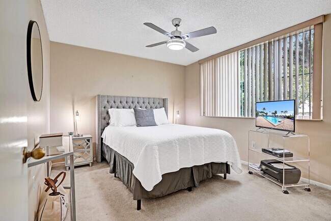 Building Photo - 107 Half Moon Cir