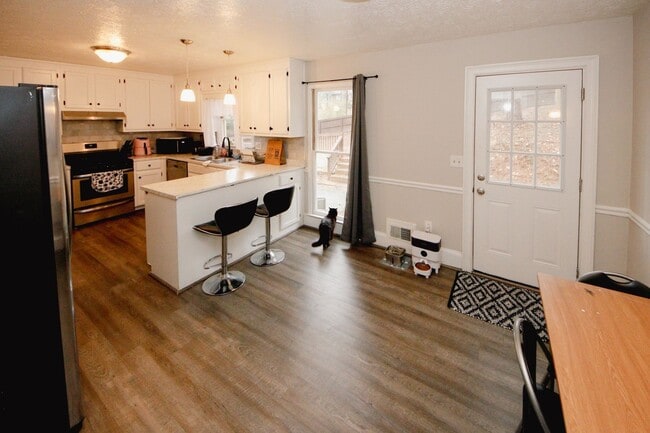 Building Photo - 1424 Shadowbrook Dr