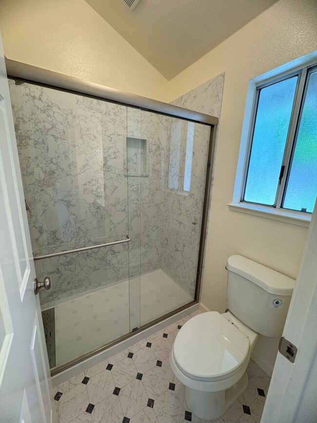 Building Photo - Beautifully Remodeled 3-Bedroom, 2-Bathroom home waiting for you !