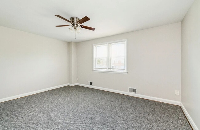 Building Photo - 3 Bedroom OPPORTUNITY AREA