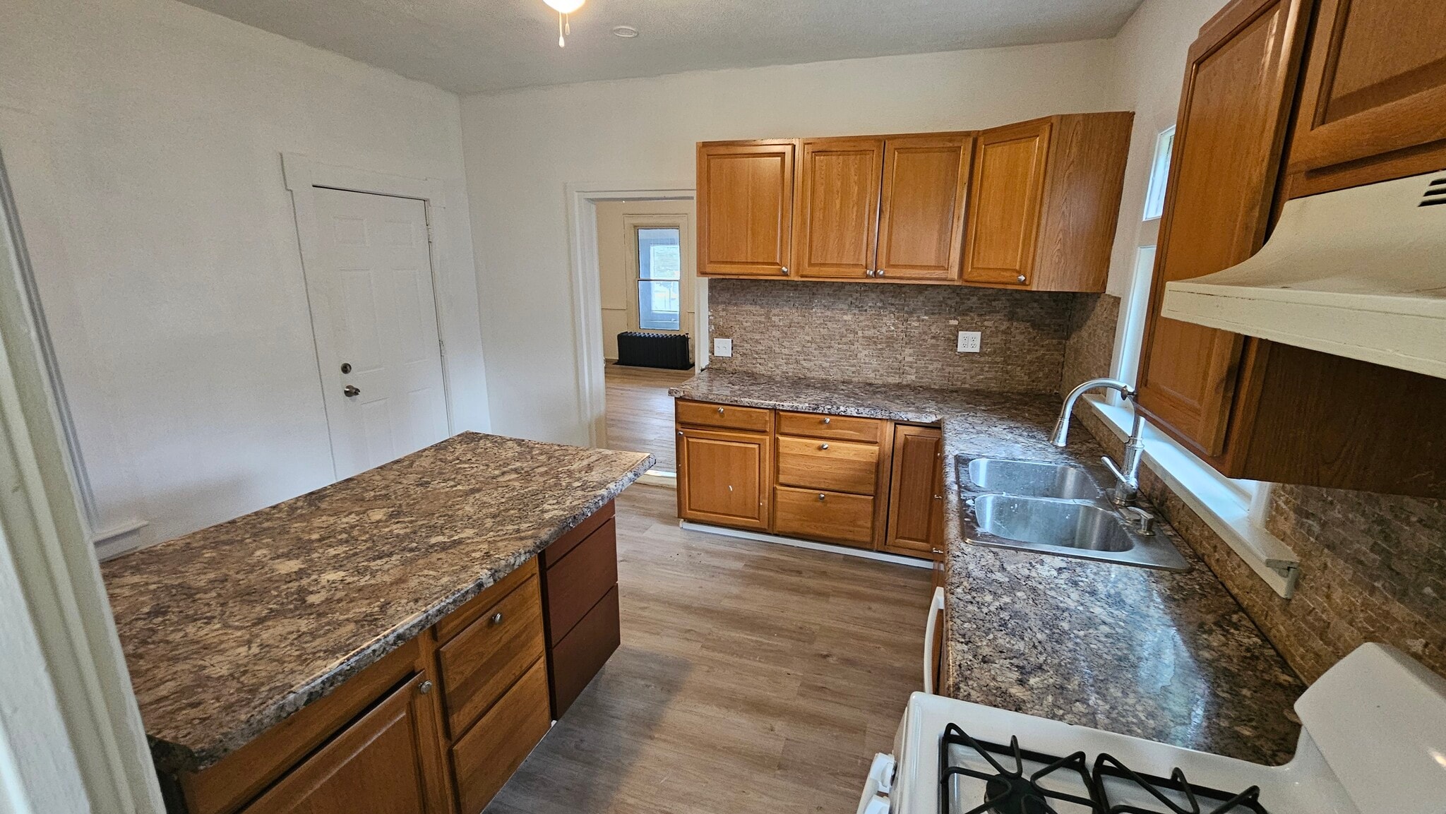 Kitchen - 903 W Conger St
