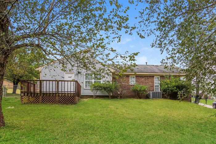 Building Photo - 3513 Hilltop Dr