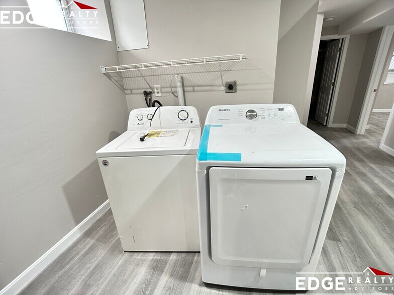 Building Photo - 40 Long Ave