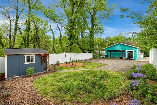 Building Photo - Beautifully Updated 3 Bedroom, 2 Bathroom Home in Prime Durham Location – Move-In Ready!