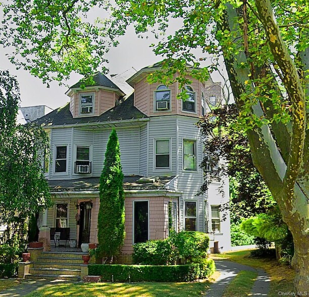 Primary Photo - 769 E 19th St