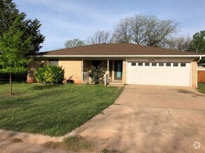 Building Photo - 2026 Marsalis Dr