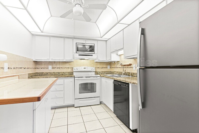 Building Photo - 345 W Laurel Dr