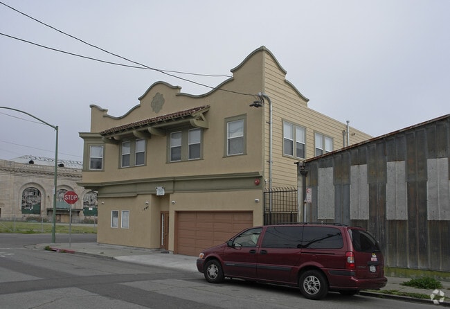 Primary Photo - 8 Live/Work Units - Exempt from Rent Control