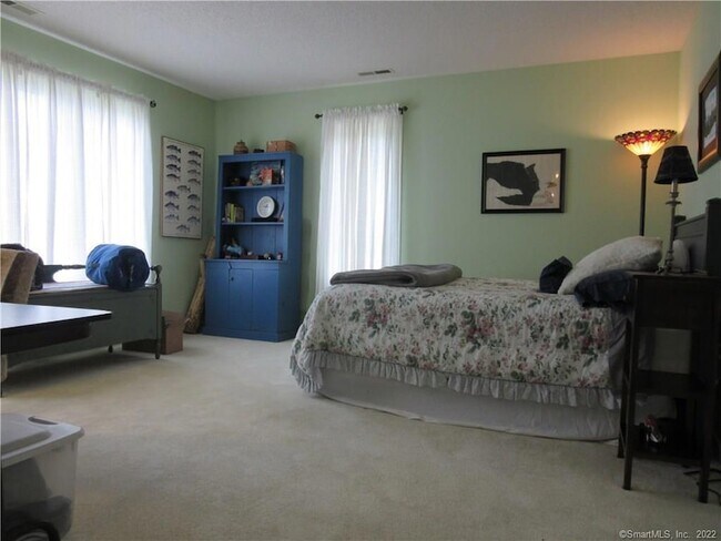 Building Photo - 18 Fox Run