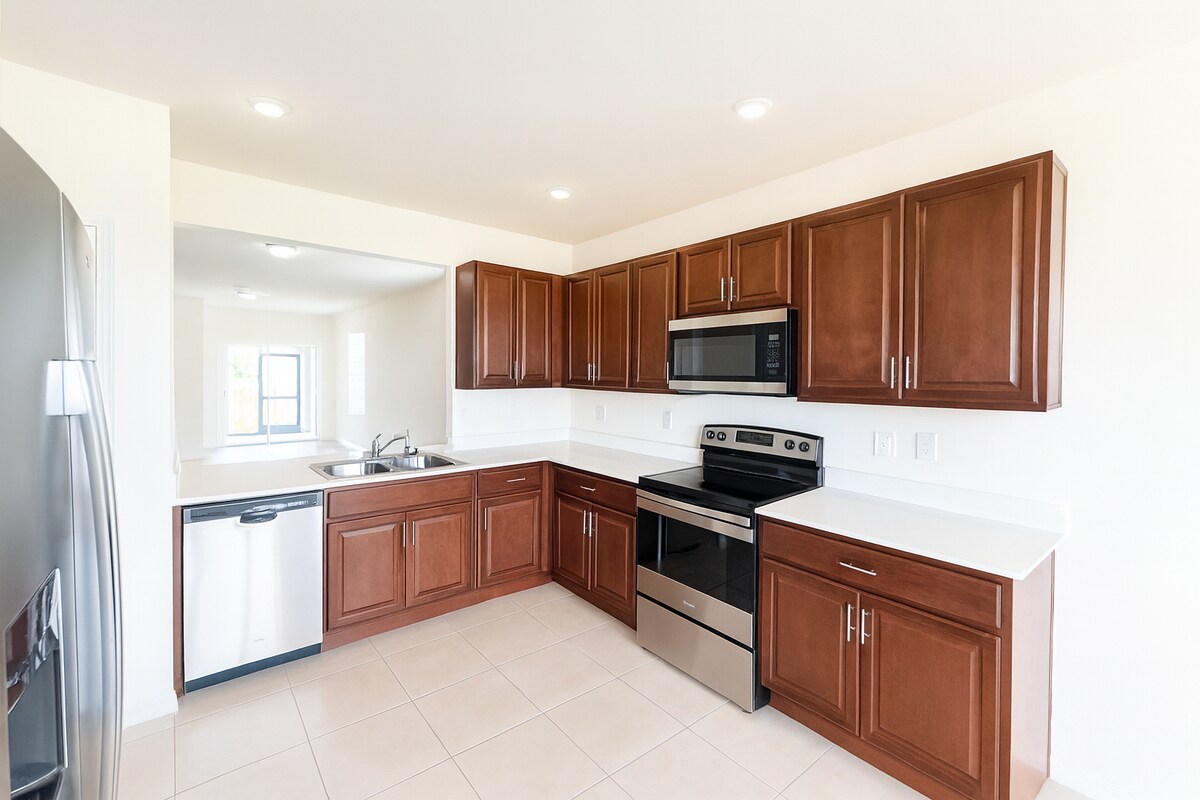 Building Photo - 211 NE 20th St