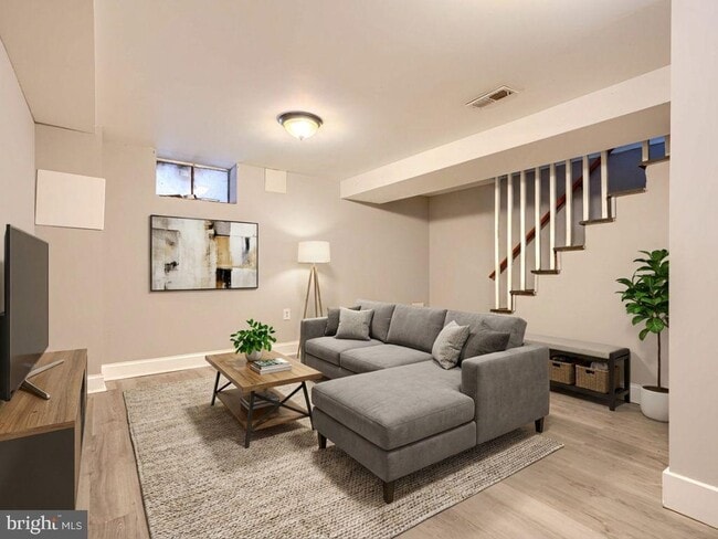 Building Photo - 165 Hampshire Rd