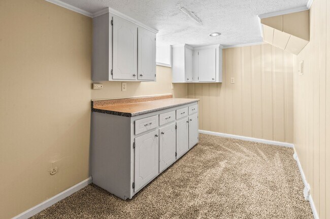 Building Photo - Charming 3Bedroom/2Bath