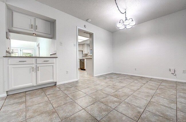Building Photo - 11305 Pradera Dr