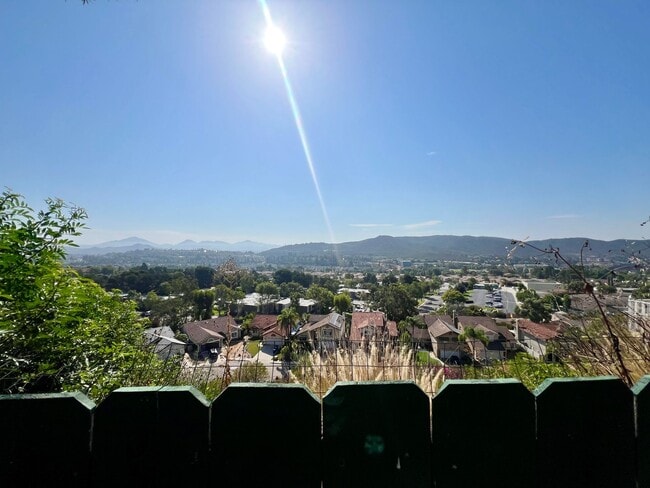 Building Photo - Spacious 4BD/2.5Bth Home in Rancho Penasqu...
