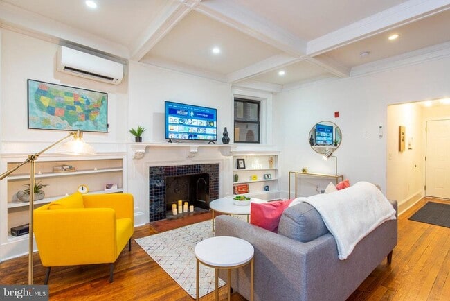 Building Photo - 2134 Locust St