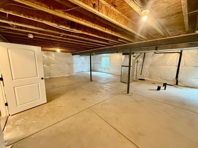 Building Photo - 7545 Back Stretch Dr