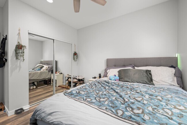 Building Photo - Spacious turfed yard!