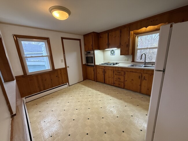 Building Photo - 63 Vera St