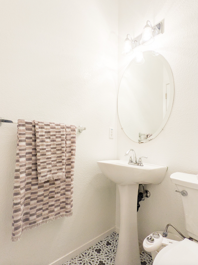 Building Photo - Beautiful Renovated Midtown Home!