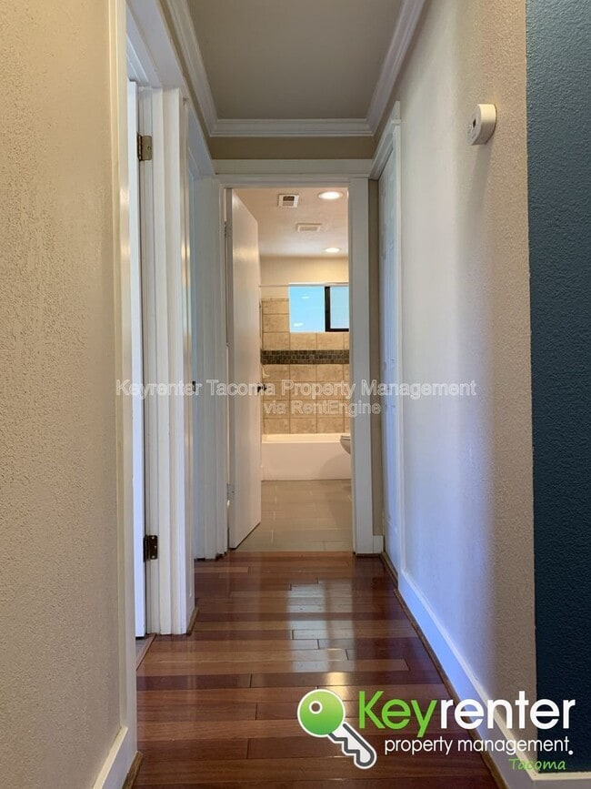 Building Photo - 1355 E 44th St