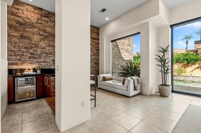 Building Photo - 50380 Vía Serenidad