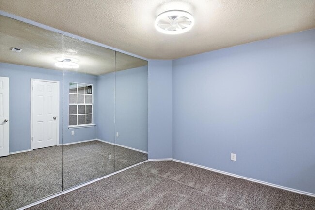 Building Photo - 120 Mule Deer Ct