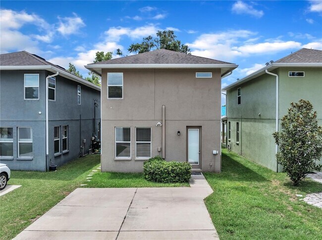 Building Photo - 3027 W Spruce St
