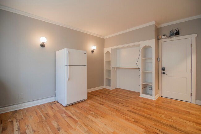 Building Photo - 1414 W Pratt Blvd