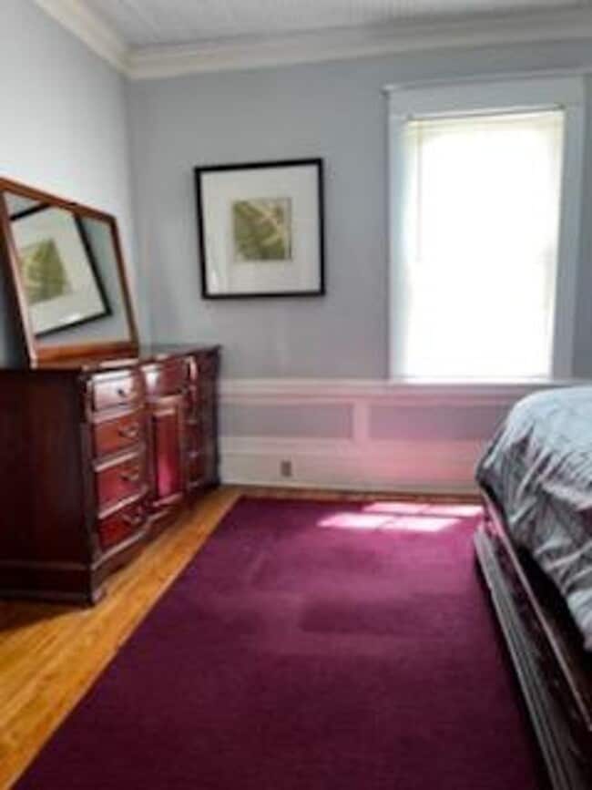 Building Photo - One Bedroom Furnished Apartment in Downtow...