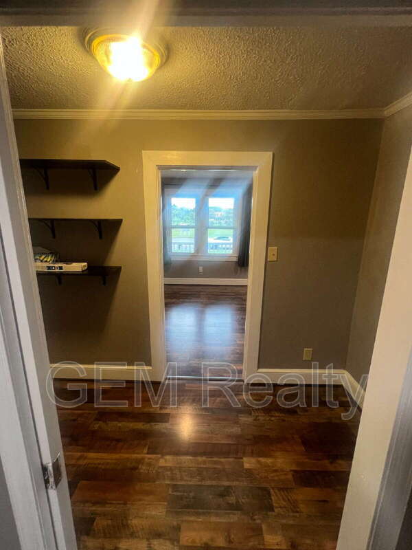 Building Photo - 349 White Oak Rd