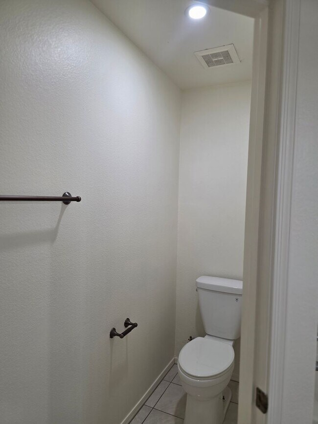 Building Photo - Beautiful 3BR 2BA Home w/ Private Pool • Pool + Covered Patio • Attached Garage in Phoenix