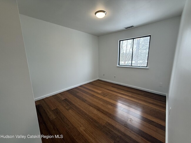 Building Photo - 259 Village Ct