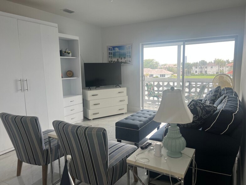 Building Photo - 3135 S Ocean Dr