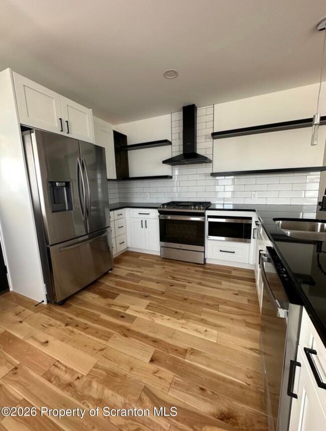 Building Photo - 200 Oak St