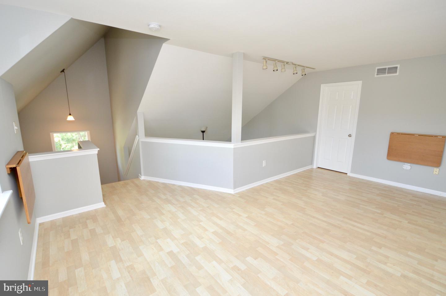Building Photo - 340 Woodlake Dr