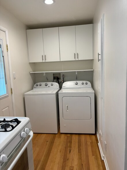 Building Photo - 534 N Niagara St