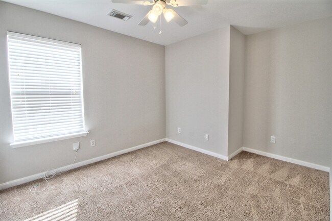 Building Photo - 29407 Legends Green Dr