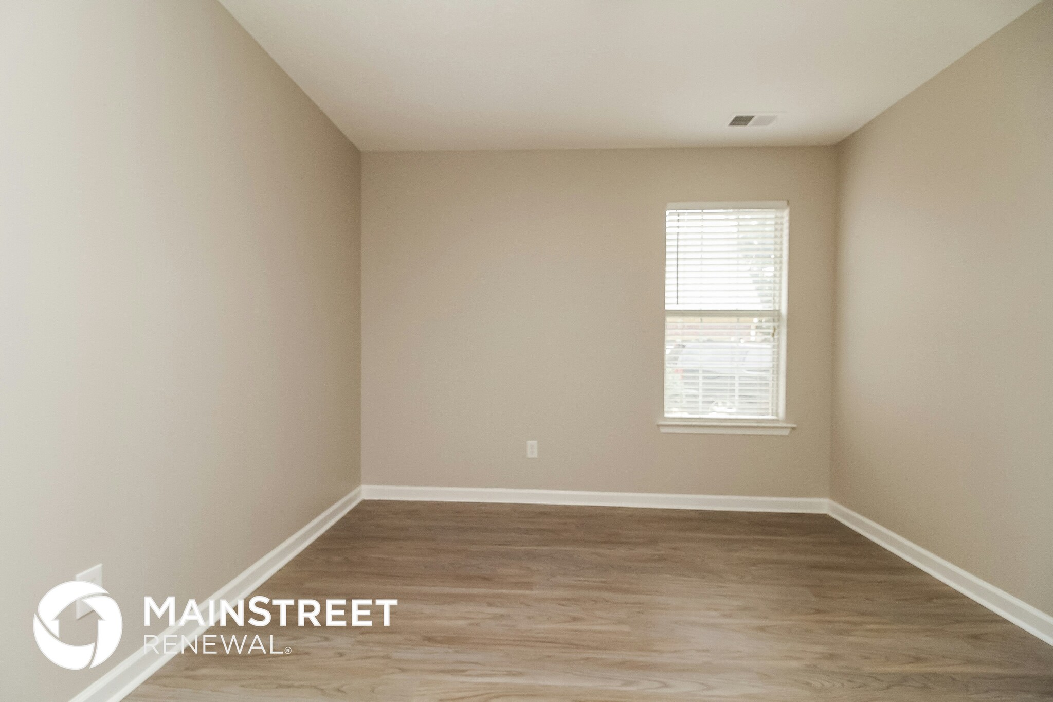 Building Photo - 3182 Pinetree Loop S