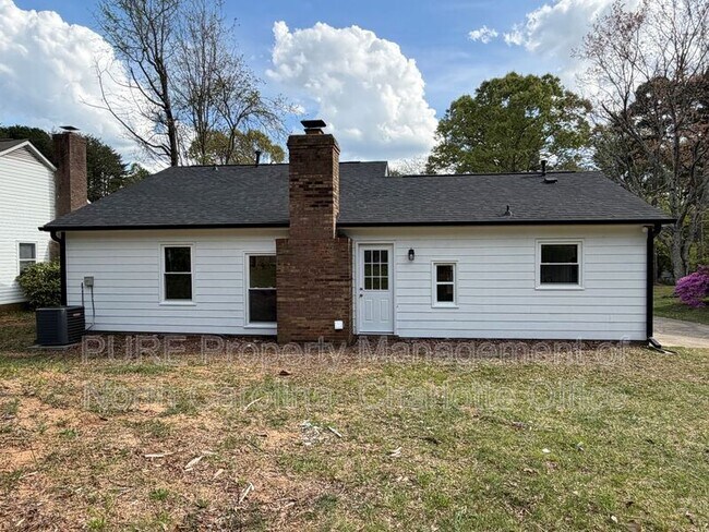 Building Photo - 1712 Blandford Dr