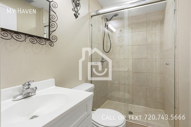 Building Photo - 5960 S Jellison St