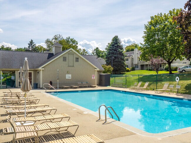 Building Photo - 12 Boulevard Dr